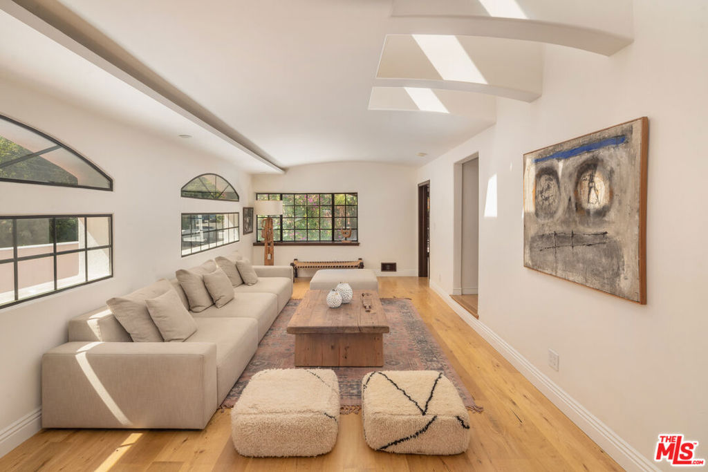 1508 N Beverly Glen Boulevard Property Photo 6