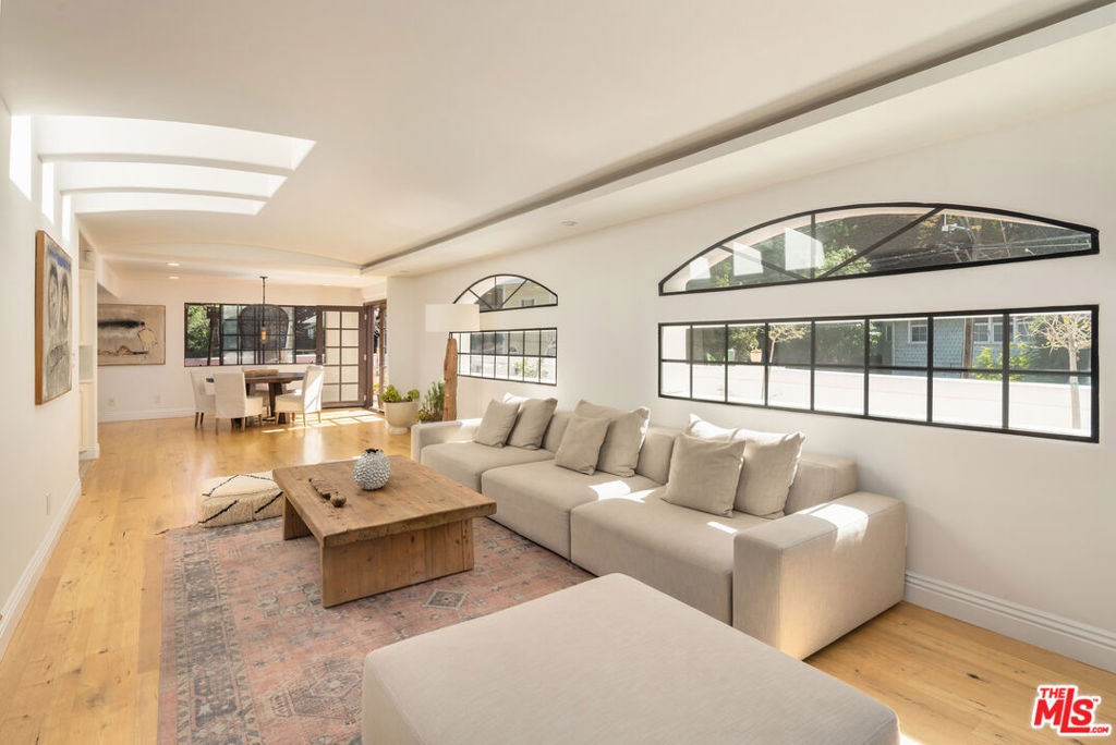 1508 N Beverly Glen Boulevard Property Photo 7