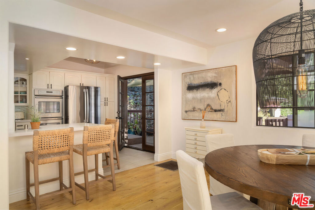 1508 N Beverly Glen Boulevard Property Photo 9