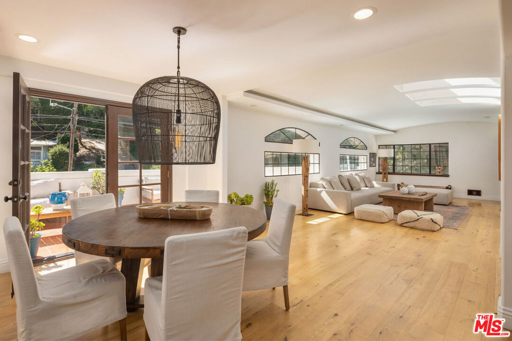 1508 N Beverly Glen Boulevard Property Photo 10