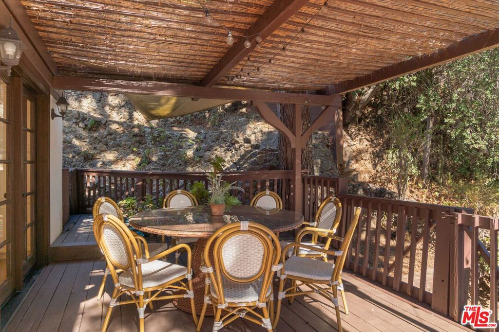 1508 N Beverly Glen Boulevard Property Photo 12