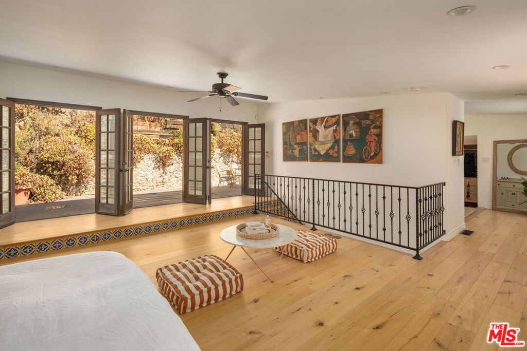 1508 N Beverly Glen Boulevard Property Photo 15