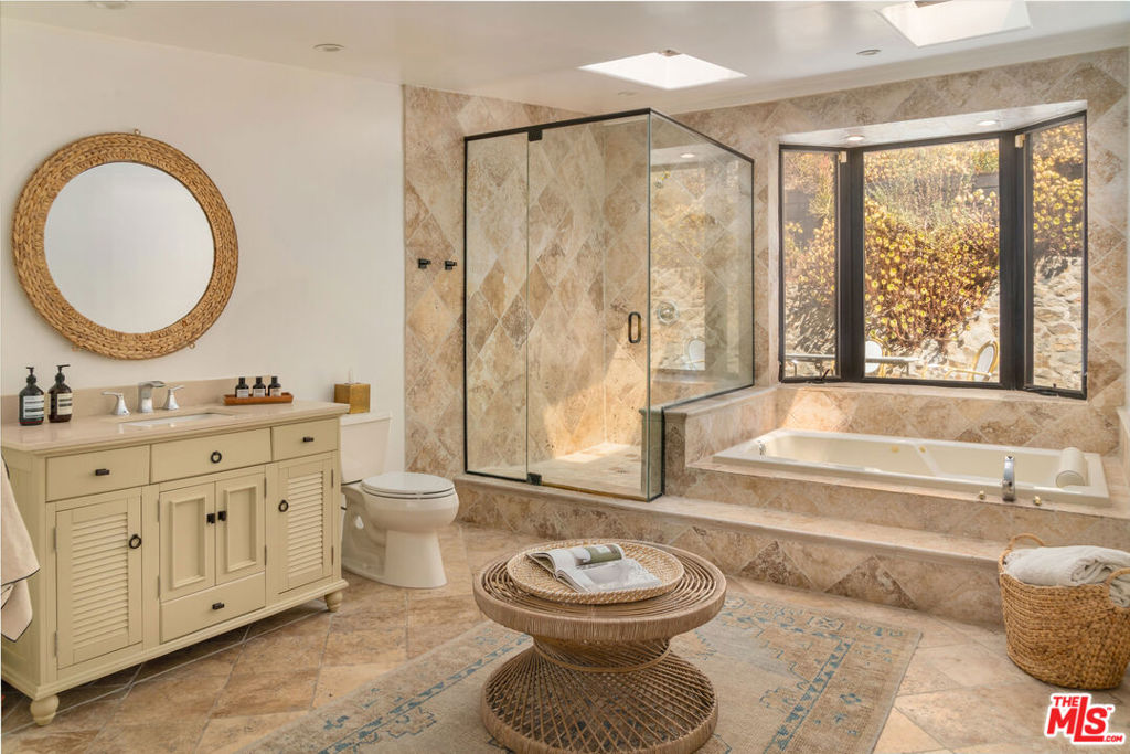 1508 N Beverly Glen Boulevard Property Photo 18
