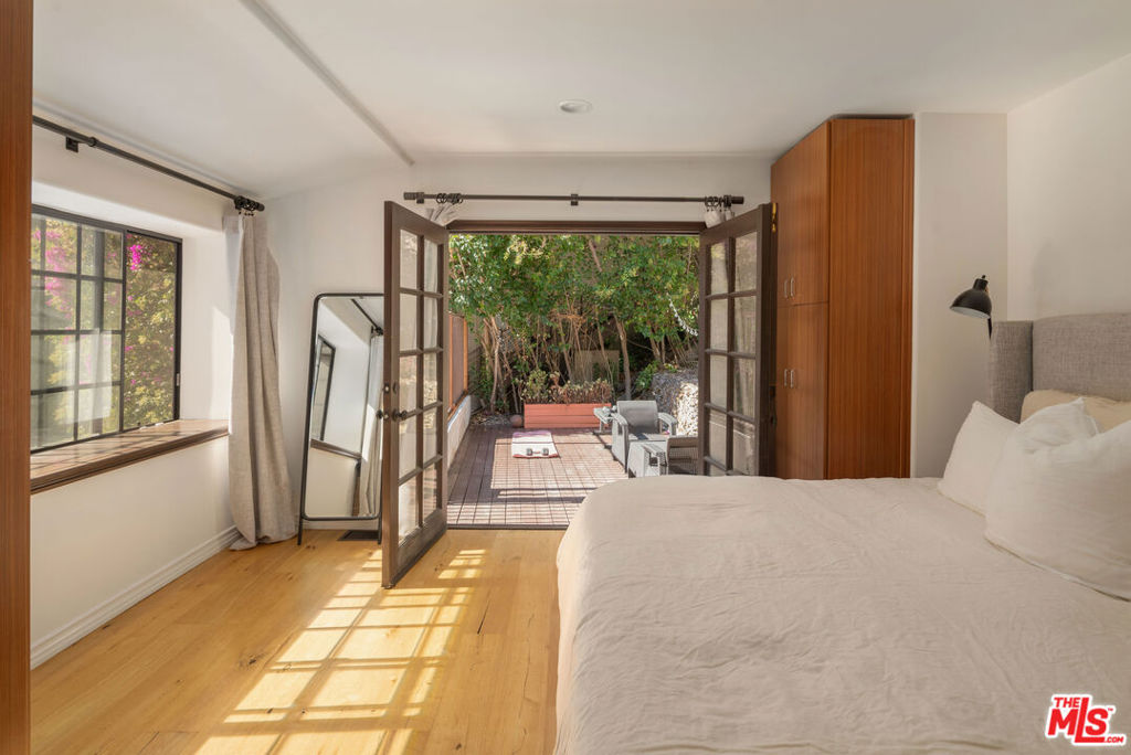 1508 N Beverly Glen Boulevard Property Photo 19