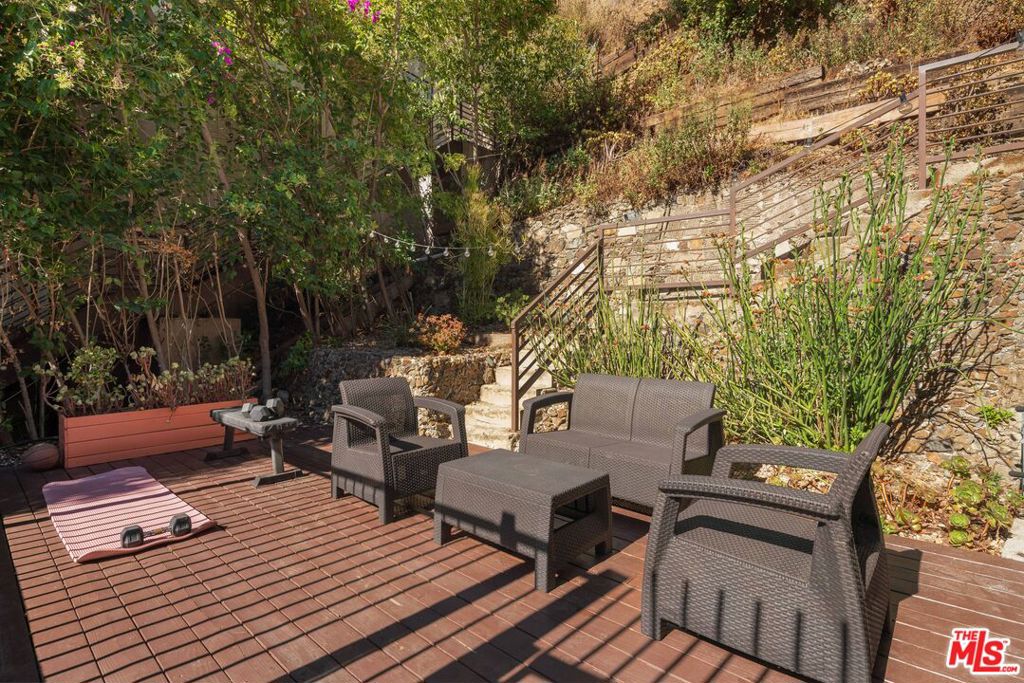 1508 N Beverly Glen Boulevard Property Photo 20