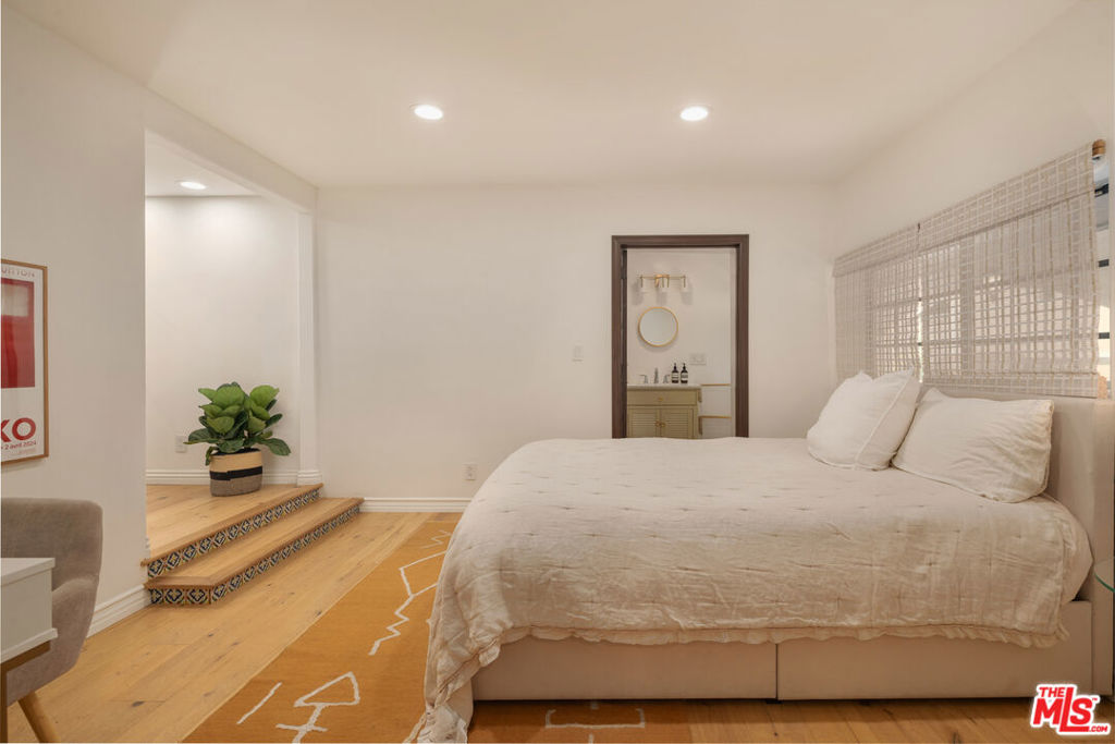 1508 N Beverly Glen Boulevard Property Photo 21