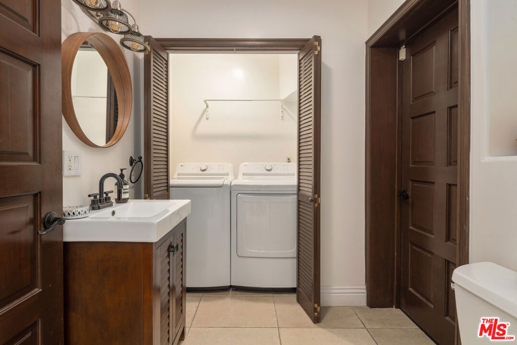 1508 N Beverly Glen Boulevard Property Photo 23