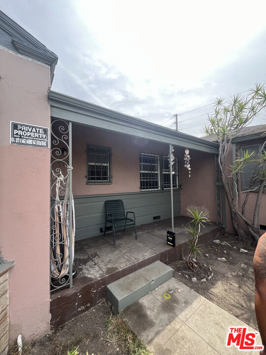 7720 S Hoover Street Property Photo 1