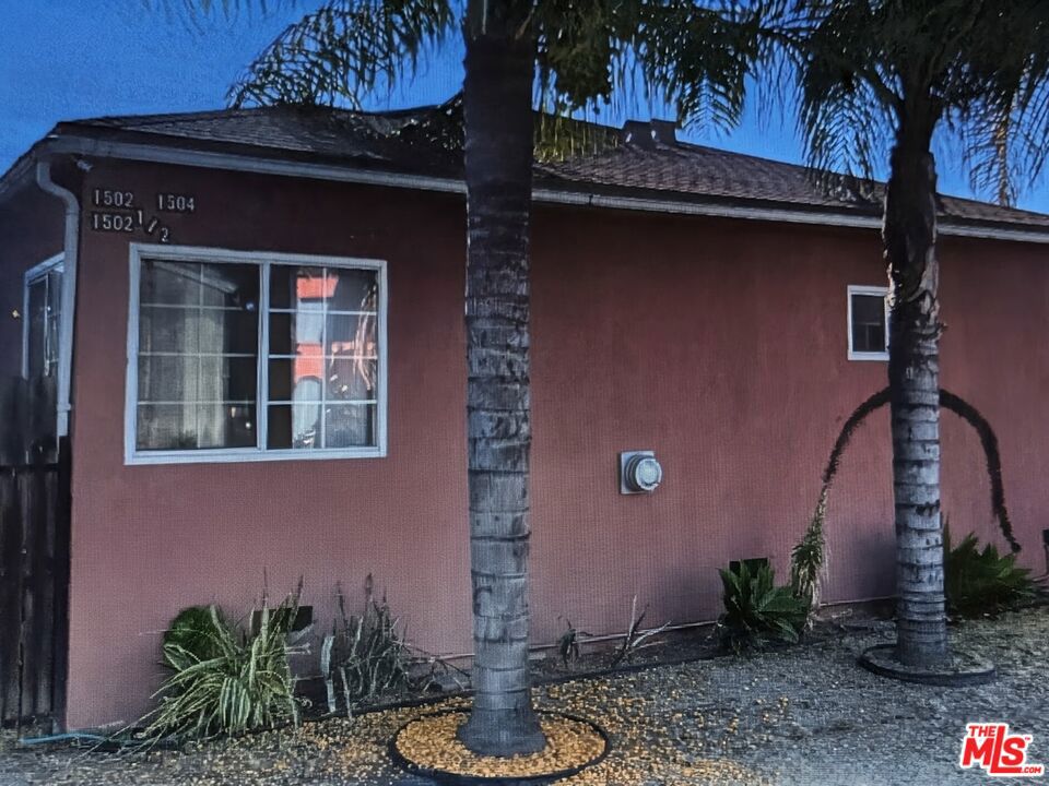 1502 S Redondo Boulevard Property Photo 1