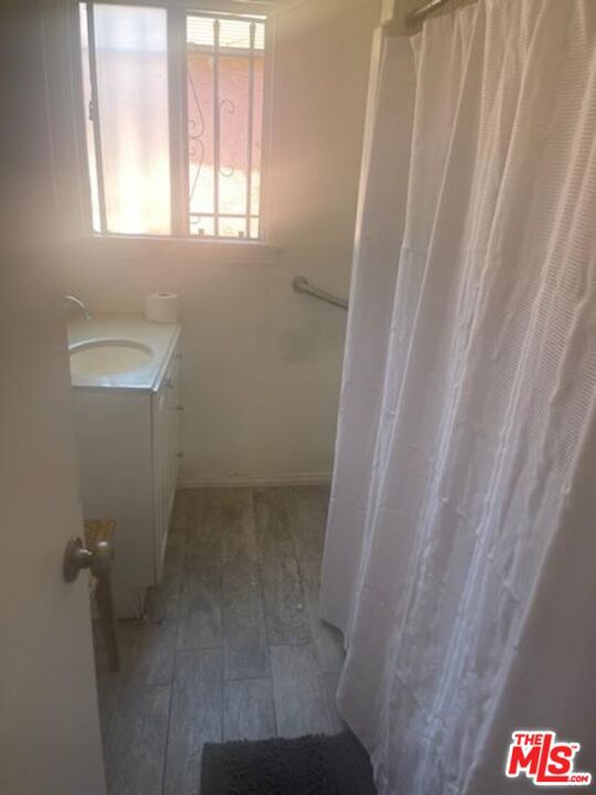 1502 S Redondo Boulevard Property Photo 4