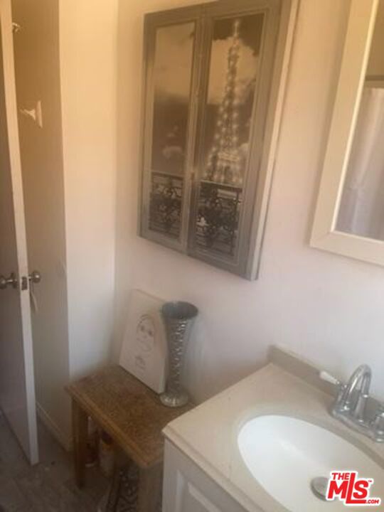 1502 S Redondo Boulevard Property Photo 7