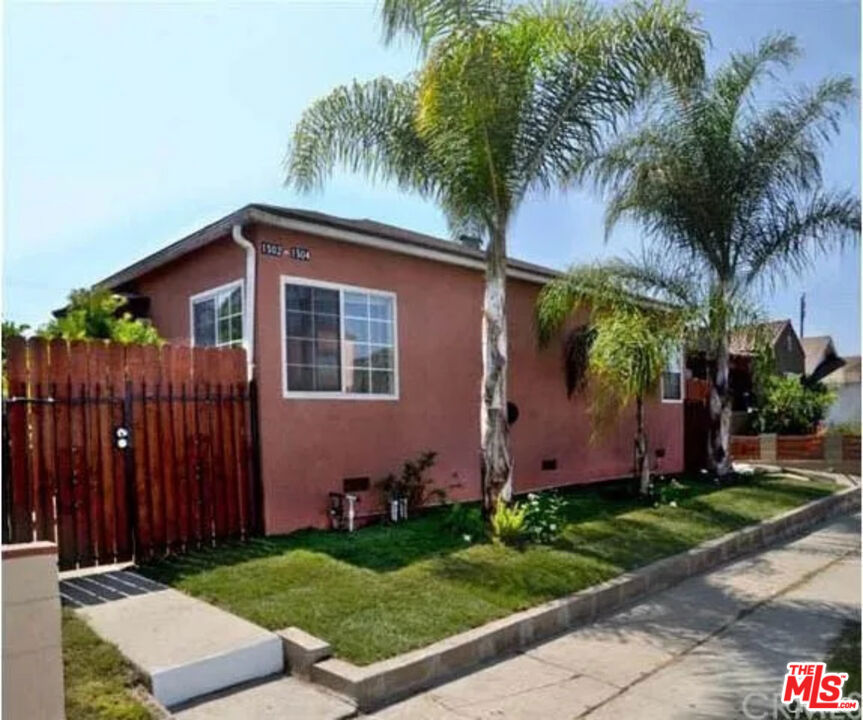 1502 S Redondo Boulevard Property Photo 9