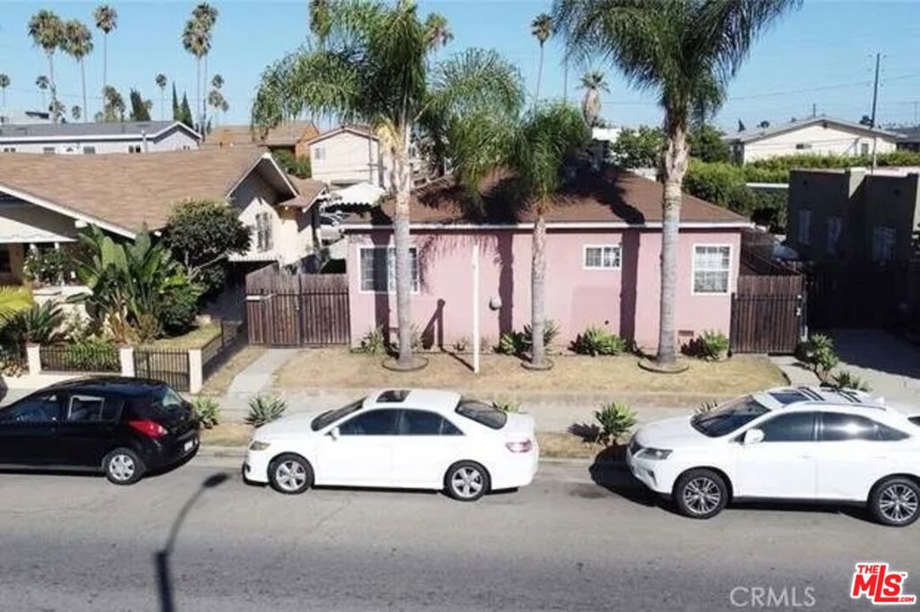 1502 S Redondo Boulevard Property Photo 11
