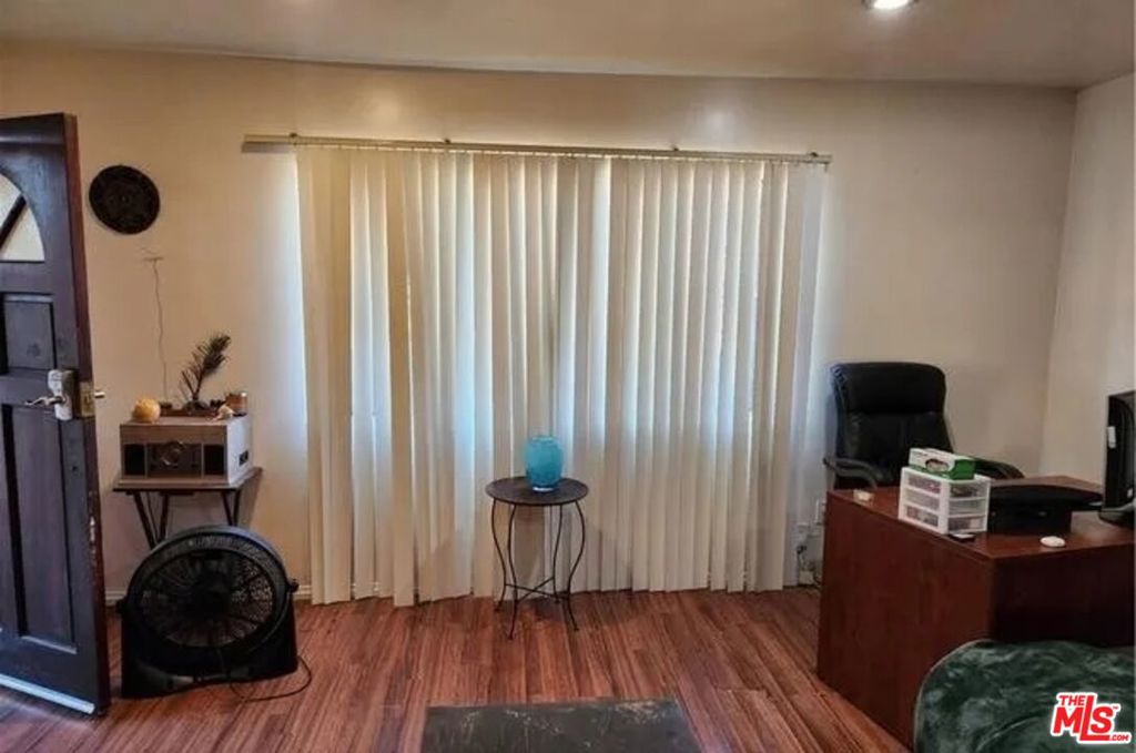 1502 S Redondo Boulevard Property Photo 15