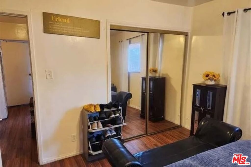 1502 S Redondo Boulevard Property Photo 17