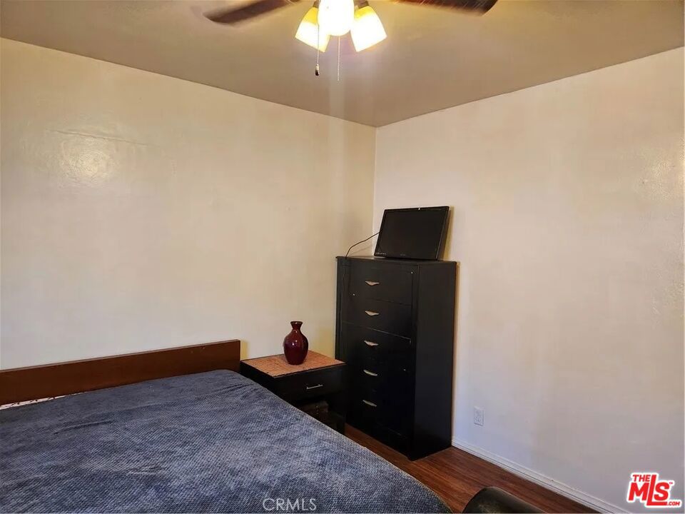 1502 S Redondo Boulevard Property Photo 18