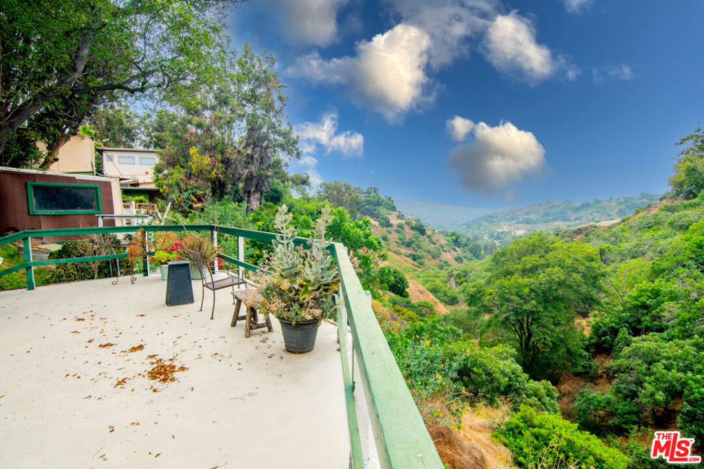 3201 Benedict Canyon Drive Property Photo 4