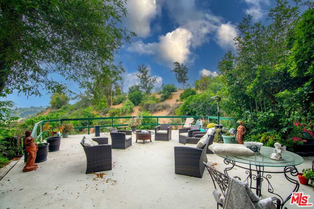 3201 Benedict Canyon Drive Property Photo 17