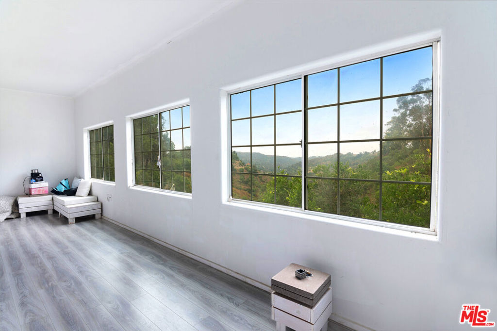 3201 Benedict Canyon Drive Property Photo 23