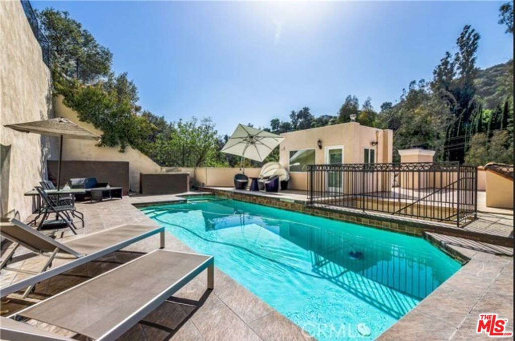 2328 Benedict Canyon Drive Property Photo 1