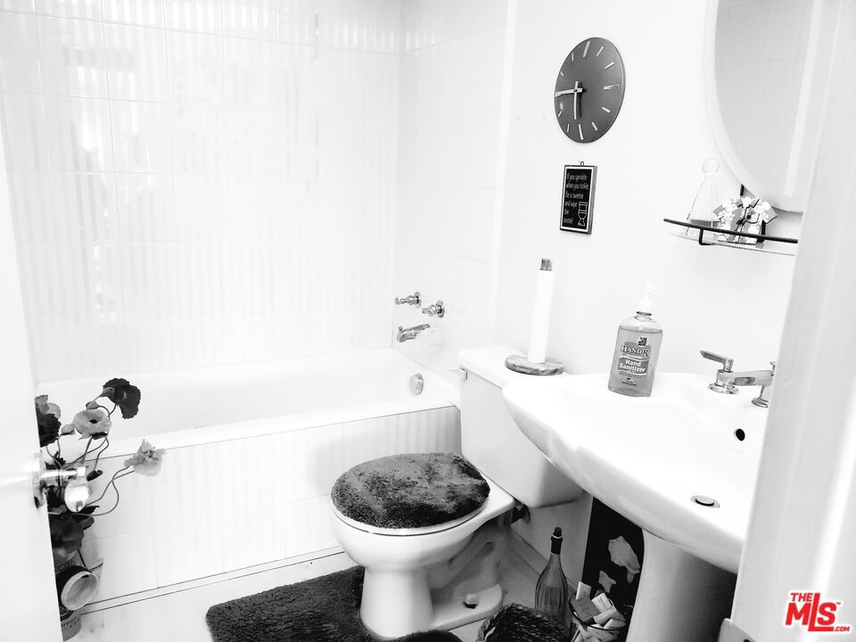 3500 W Manchester Boulevard 107 Property Photo 5