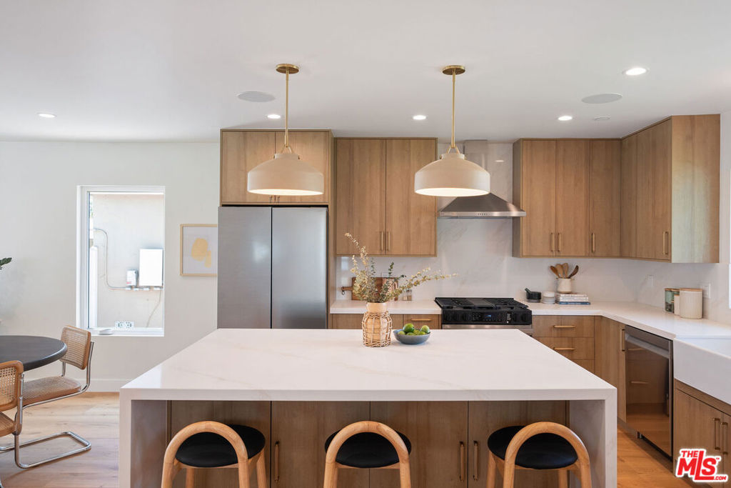 3522 Potomac Avenue Property Photo 9