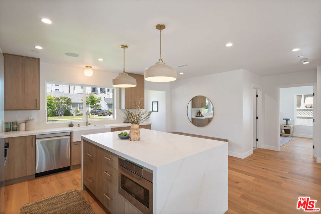 3522 Potomac Avenue Property Photo 11