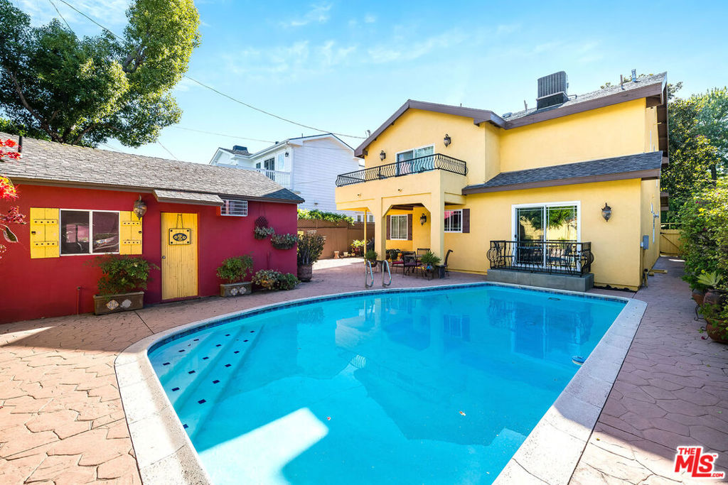 4262 Riverton Avenue Property Photo 4