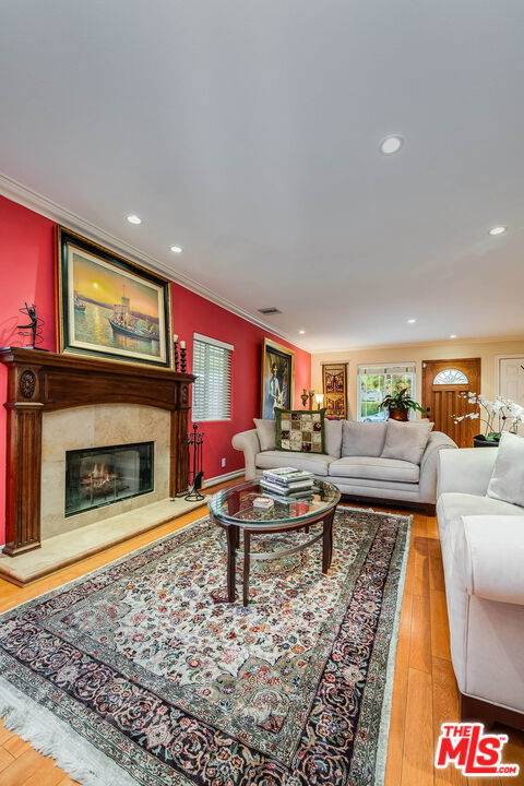 4262 Riverton Avenue Property Photo 9