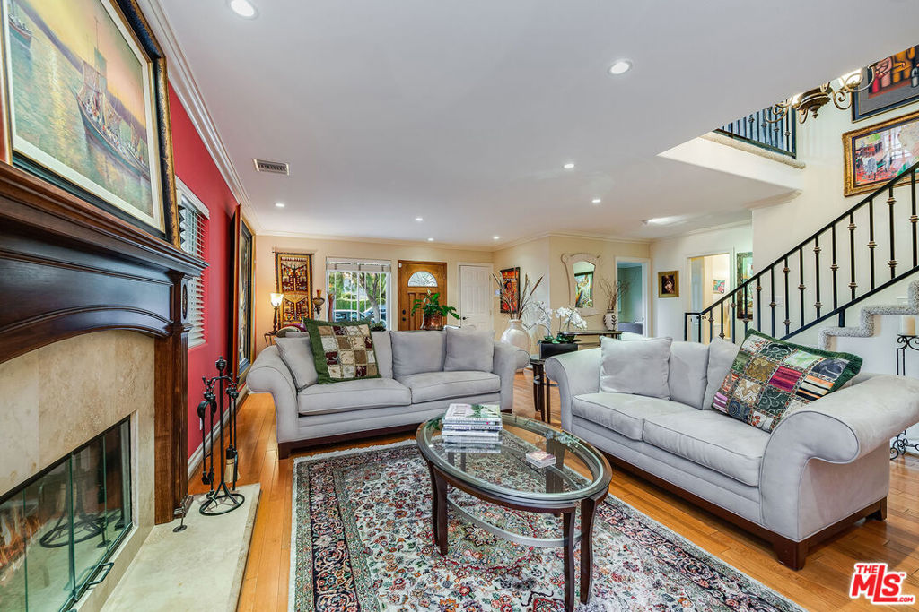 4262 Riverton Avenue Property Photo 10