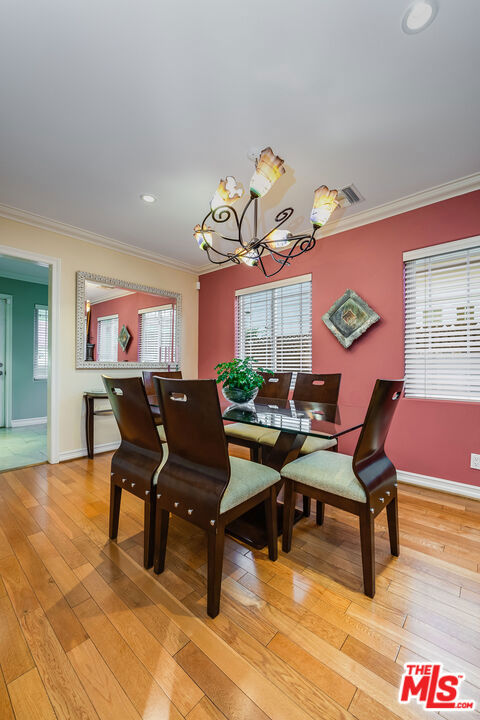 4262 Riverton Avenue Property Photo 11