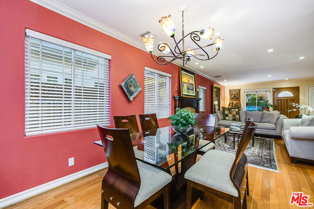 4262 Riverton Avenue Property Photo 12