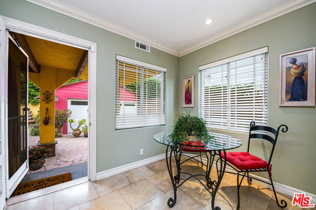 4262 Riverton Avenue Property Photo 13