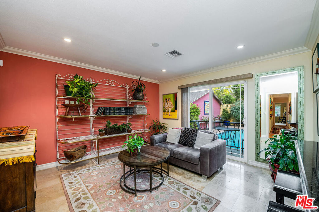 4262 Riverton Avenue Property Photo 17