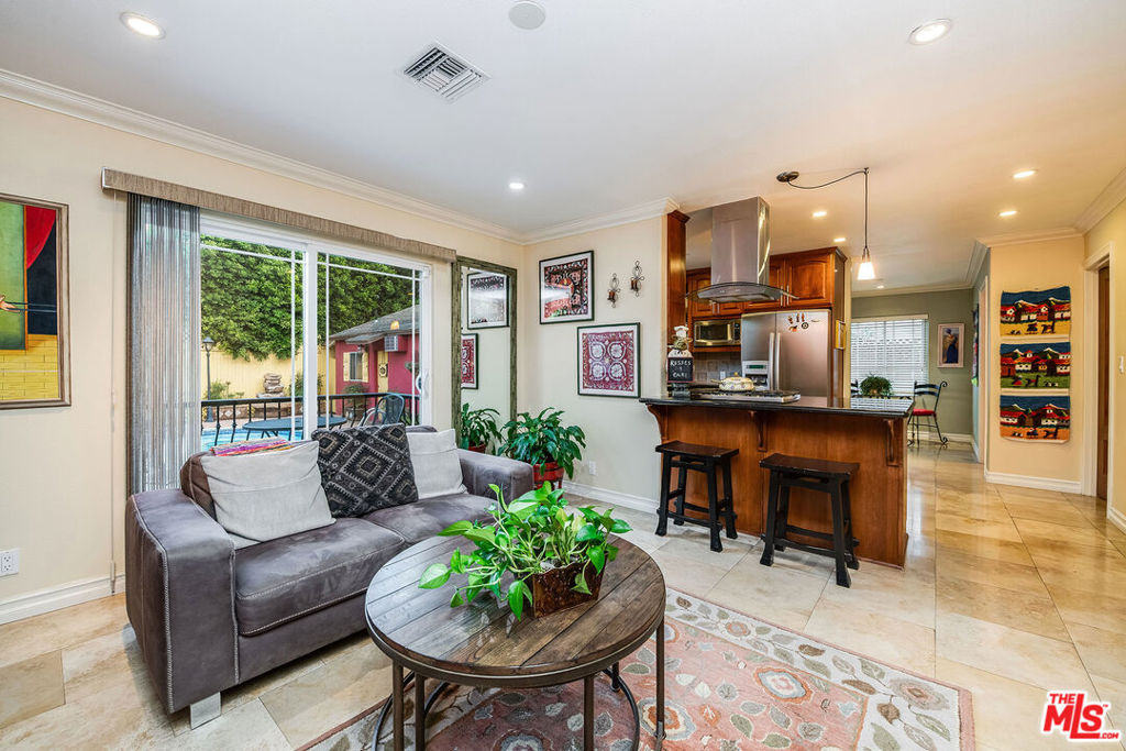 4262 Riverton Avenue Property Photo 18