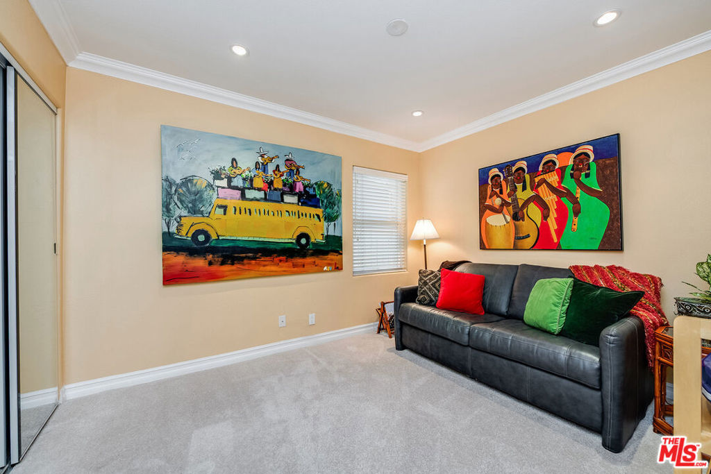 4262 Riverton Avenue Property Photo 24