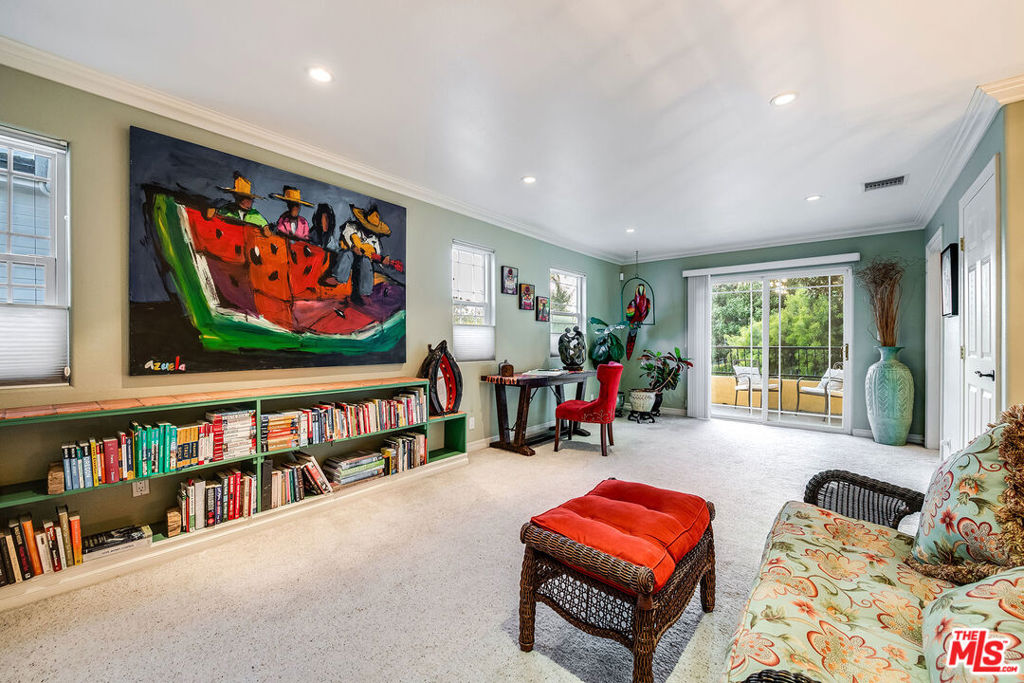 4262 Riverton Avenue Property Photo 28