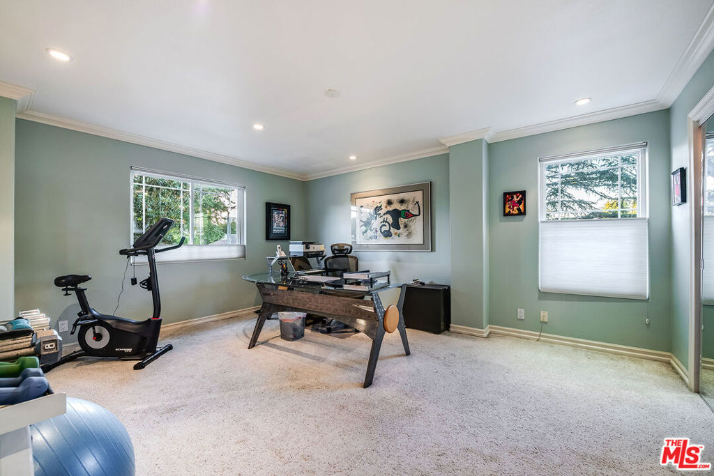 4262 Riverton Avenue Property Photo 30