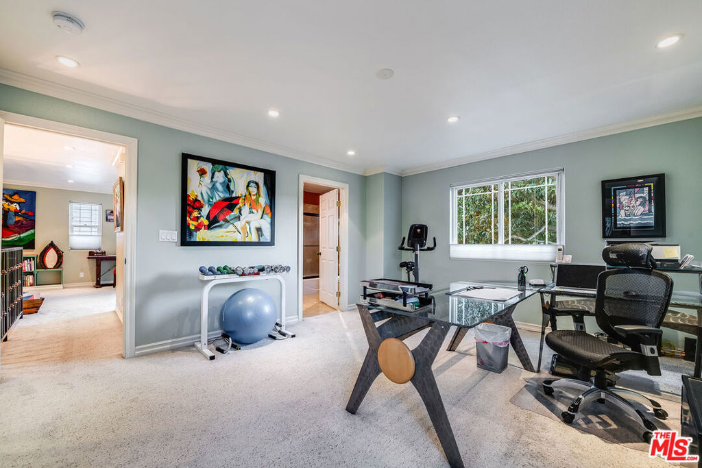 4262 Riverton Avenue Property Photo 31