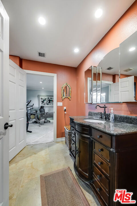 4262 Riverton Avenue Property Photo 32