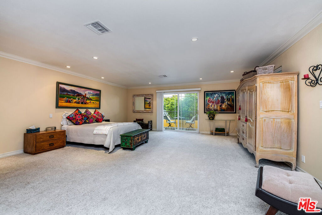 4262 Riverton Avenue Property Photo 35