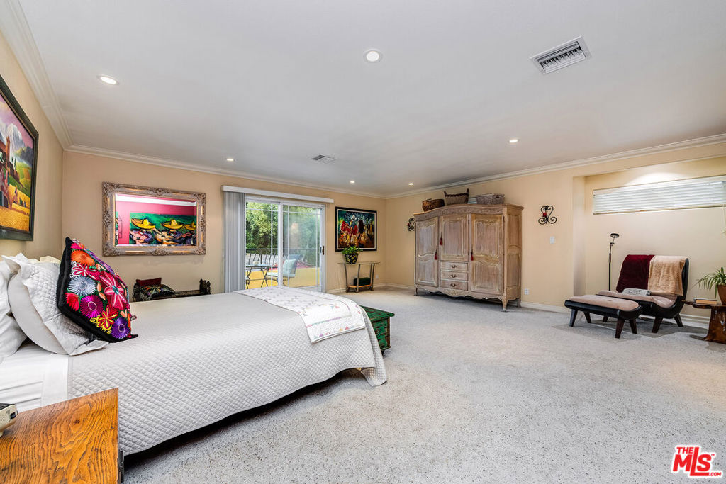 4262 Riverton Avenue Property Photo 36