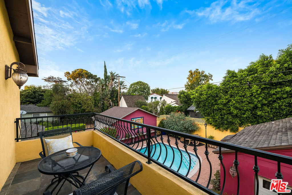 4262 Riverton Avenue Property Photo 37