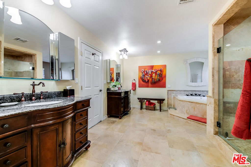 4262 Riverton Avenue Property Photo 40