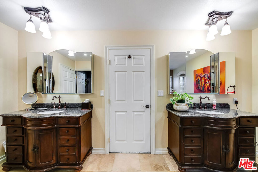 4262 Riverton Avenue Property Photo 42