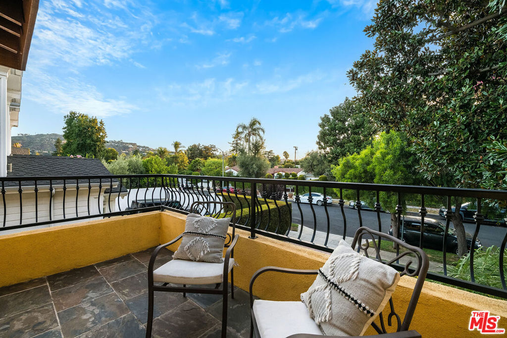 4262 Riverton Avenue Property Photo 43