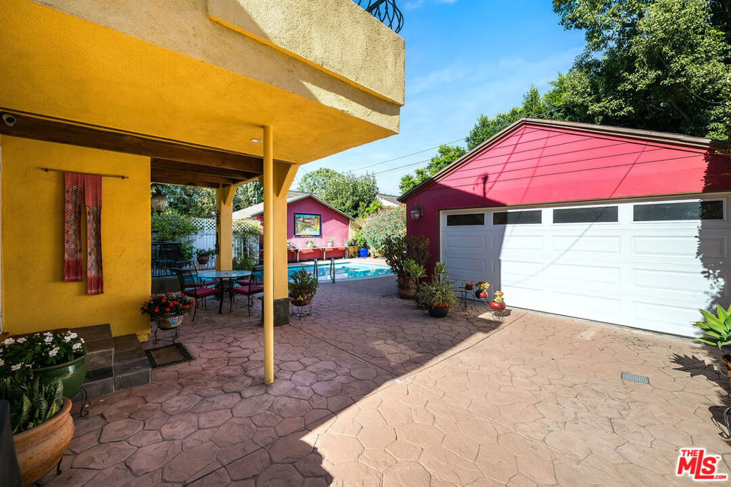 4262 Riverton Avenue Property Photo 56