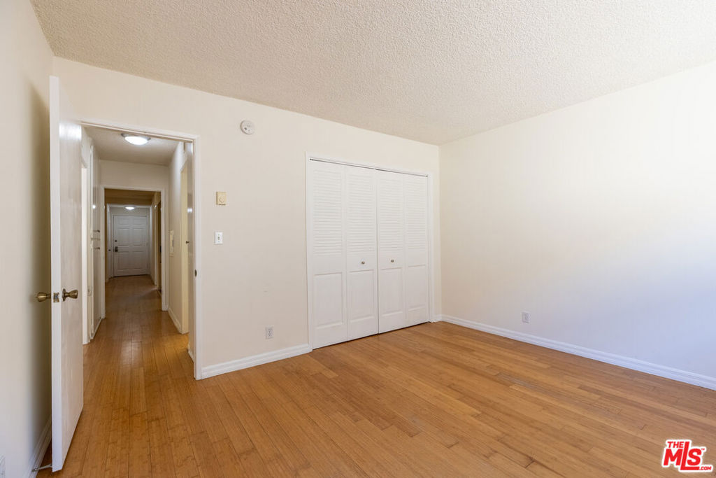 1033 6th Street 304 Property Photo 5