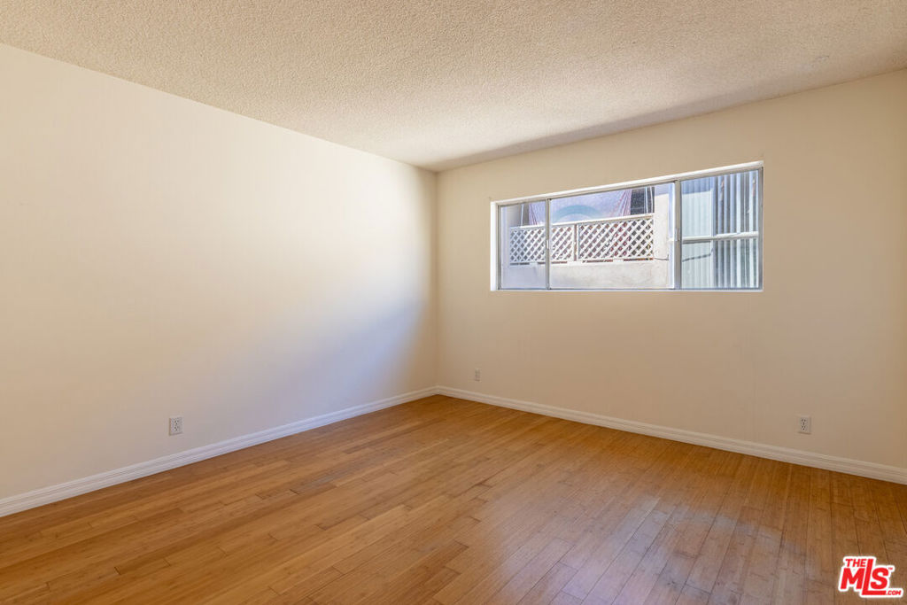 1033 6th Street 304 Property Photo 6