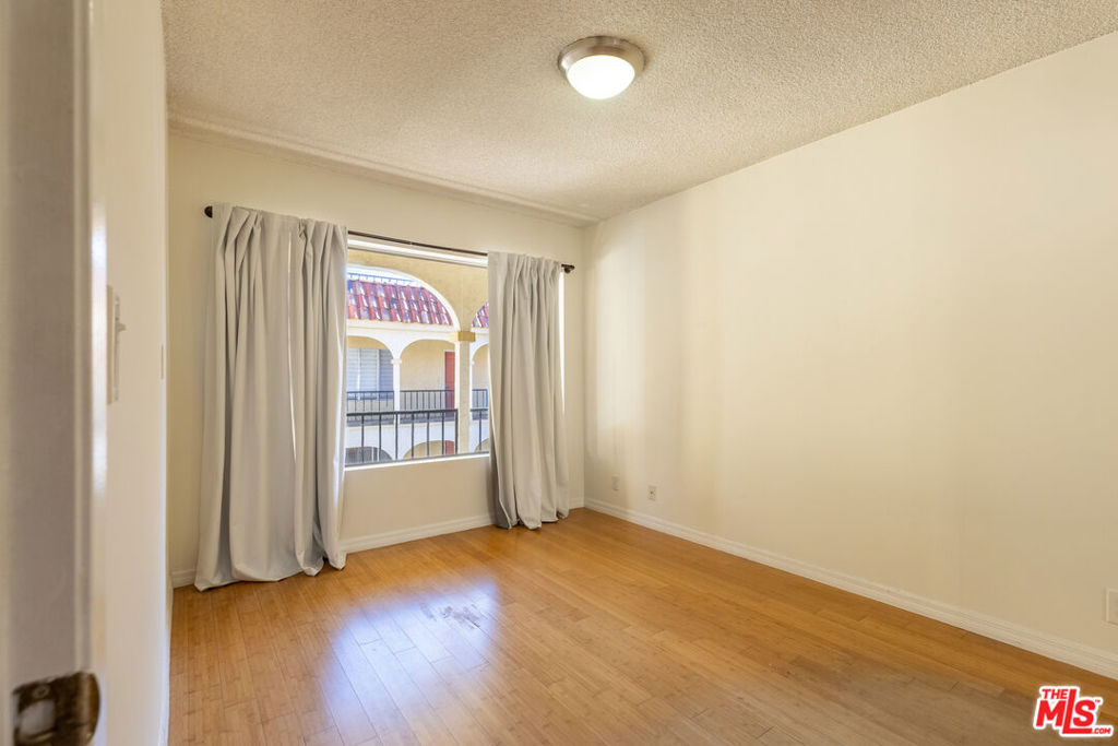 1033 6th Street 304 Property Photo 13